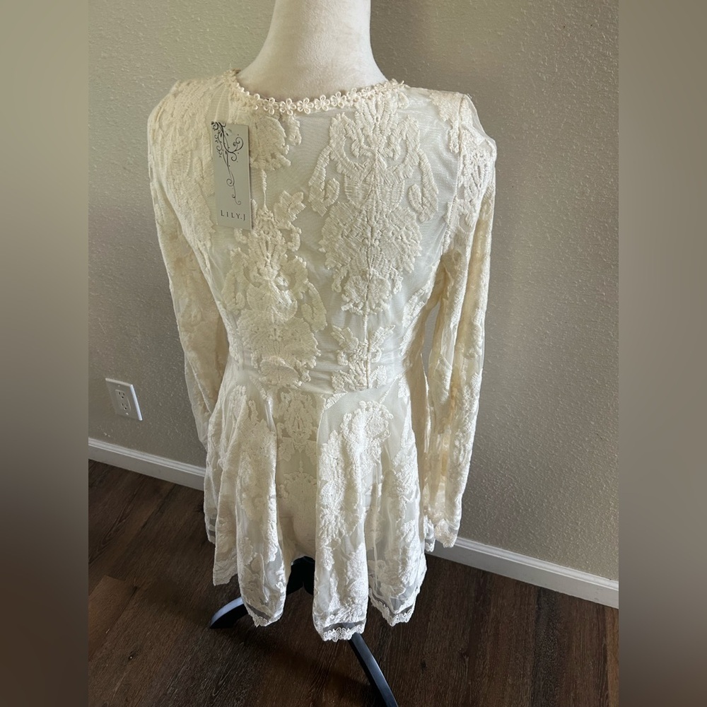 Lily’s Elegant cream colored Lace Long Sleeve Dress size M NWT - Picture 3 of 7